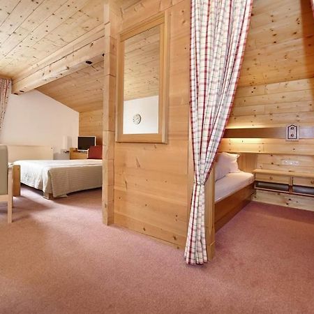 Berghof Gundalatsch Bed & Breakfast กาชูร์น ภายนอก รูปภาพ