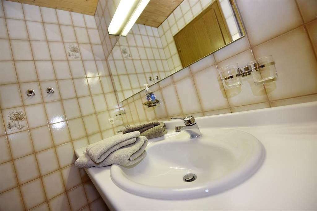 Berghof Gundalatsch Bed & Breakfast กาชูร์น ภายนอก รูปภาพ