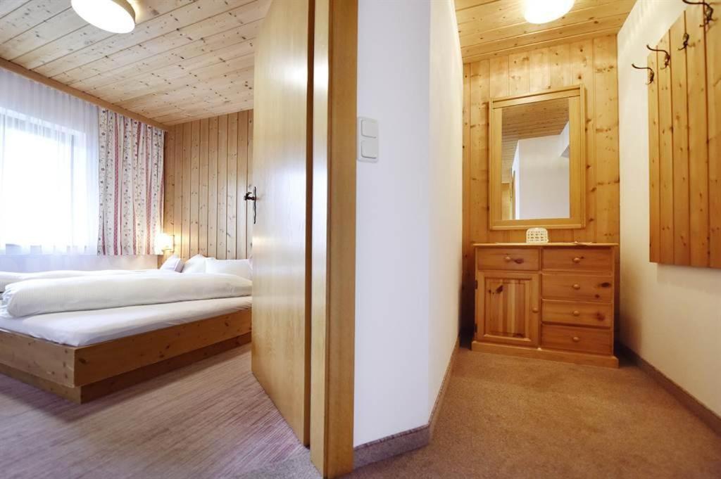 Berghof Gundalatsch Bed & Breakfast กาชูร์น ภายนอก รูปภาพ