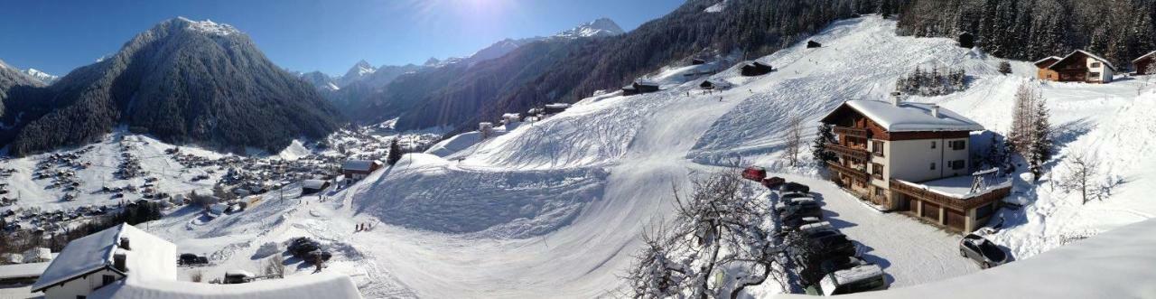 Berghof Gundalatsch Bed & Breakfast กาชูร์น ภายนอก รูปภาพ