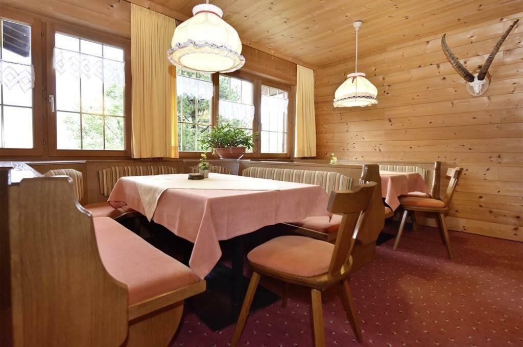 Berghof Gundalatsch Bed & Breakfast กาชูร์น ภายนอก รูปภาพ