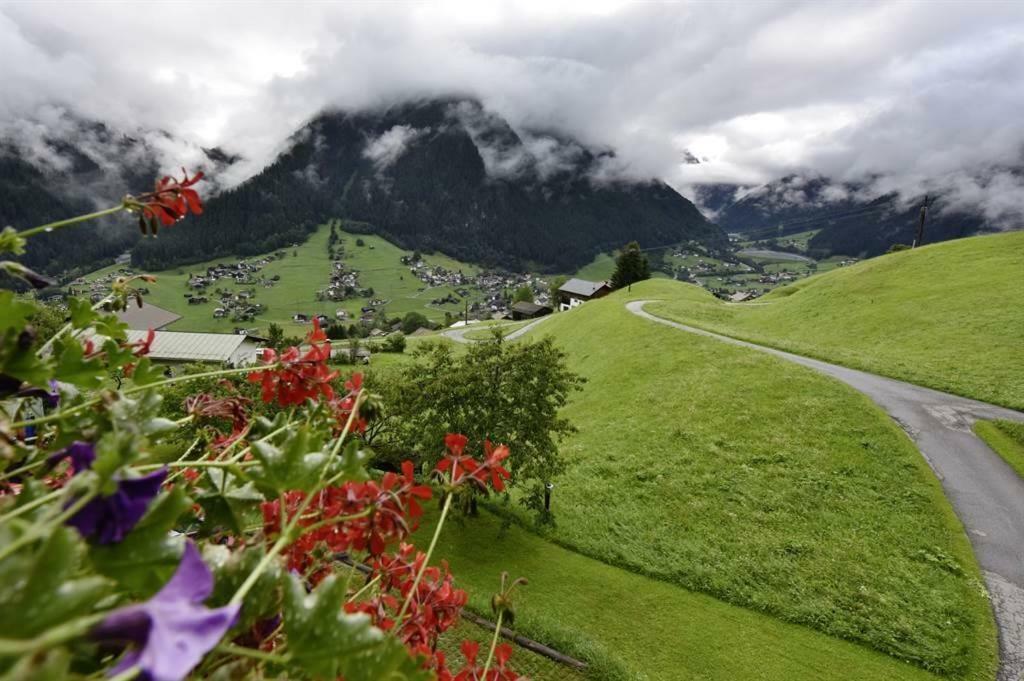 Berghof Gundalatsch Bed & Breakfast กาชูร์น ภายนอก รูปภาพ