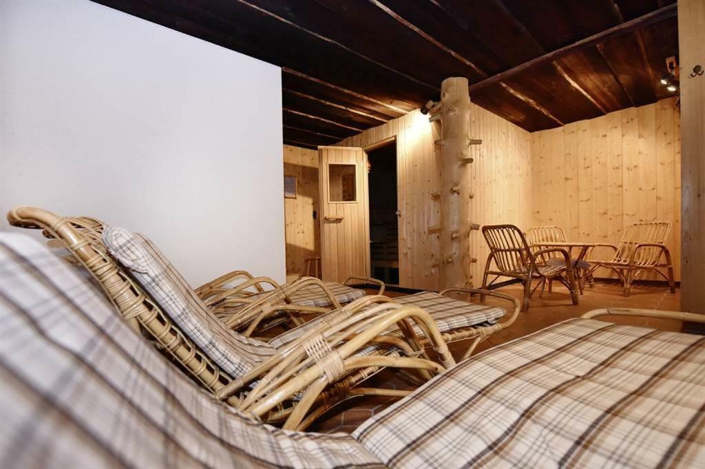 Berghof Gundalatsch Bed & Breakfast กาชูร์น ภายนอก รูปภาพ